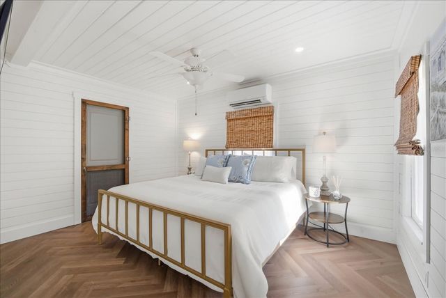 2913 GULF DRIVE, Holmes Beach, FL 34217