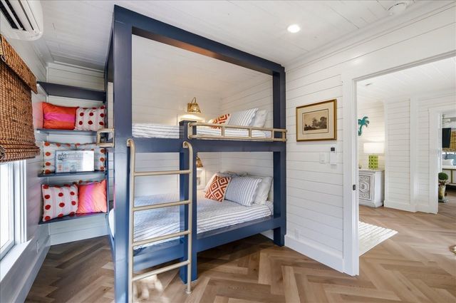 2913 GULF DRIVE, Holmes Beach, FL 34217