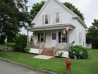 54 Arnold St, Dartmouth, MA 02748