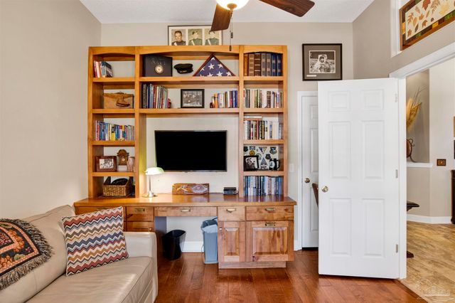 3110 Pga Blvd, Navarre, FL 32566