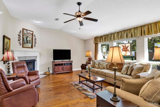 3110 Pga Blvd, Navarre, FL 32566