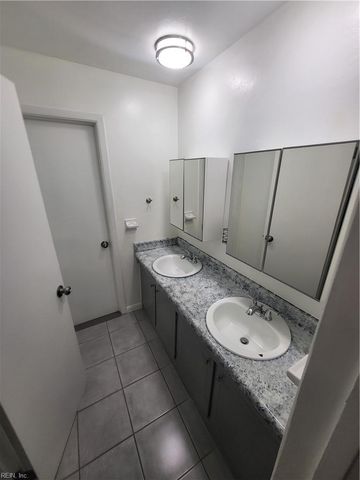 5612 Banbury CT, Virginia Beach, VA 23462