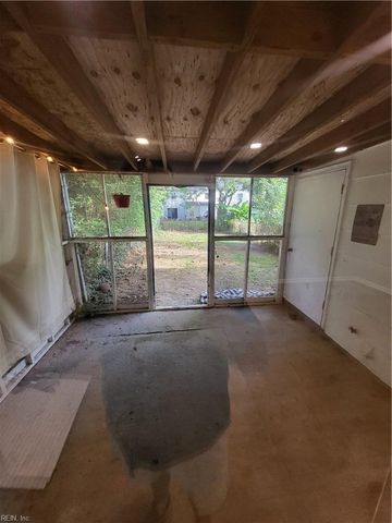 5612 Banbury CT, Virginia Beach, VA 23462