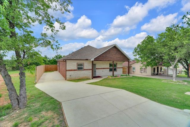 3105 N Pecan Street, Fort Worth, TX 76106