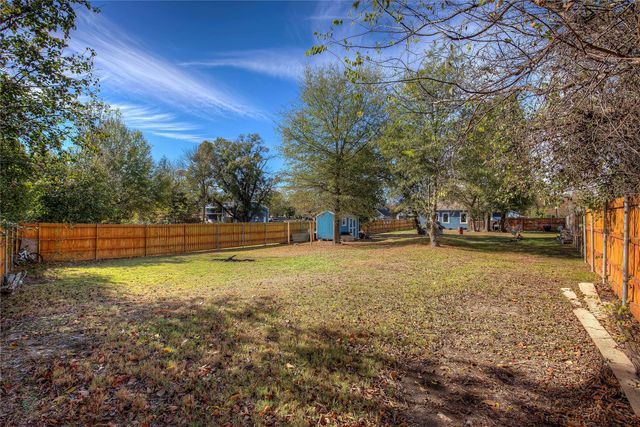 423 Oak Leaf Trail, East Tawakoni, TX 75472
