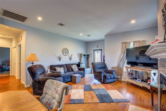 423 Oak Leaf Trail, East Tawakoni, TX 75472