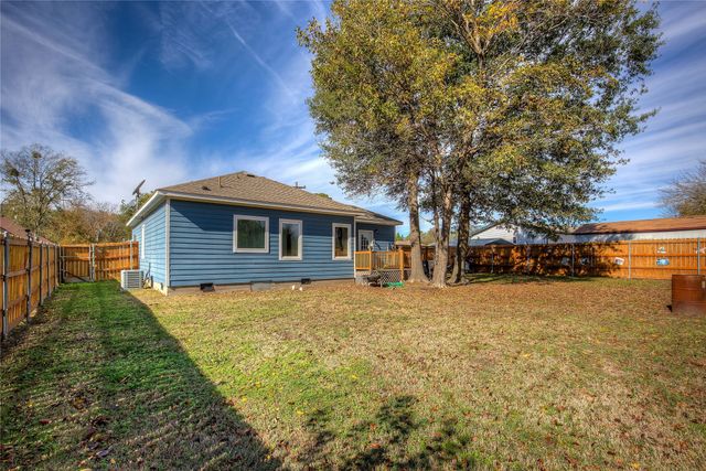 423 Oak Leaf Trail, East Tawakoni, TX 75472