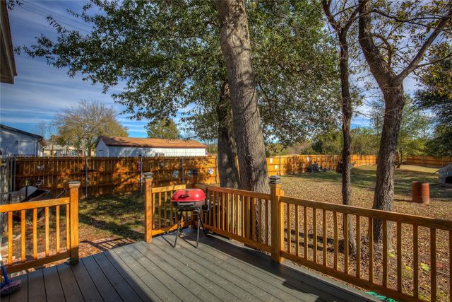 423 Oak Leaf Trail, East Tawakoni, TX 75472