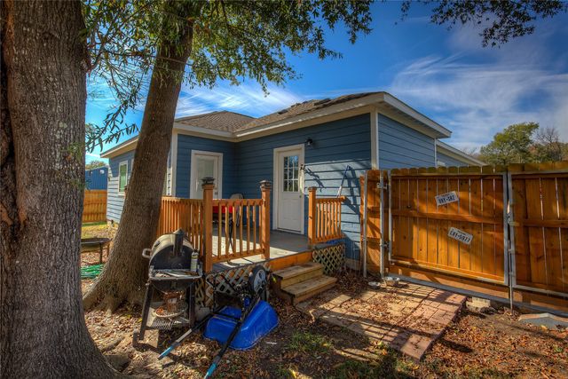 423 Oak Leaf Trail, East Tawakoni, TX 75472