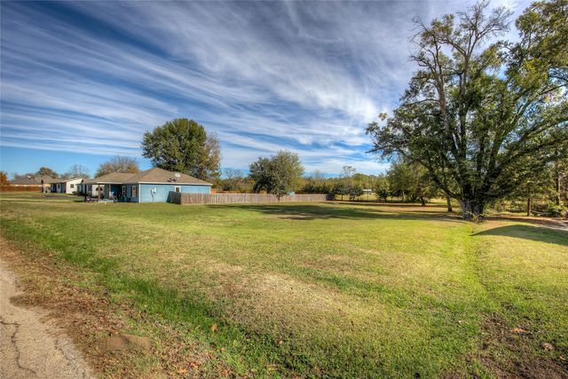 423 Oak Leaf Trail, East Tawakoni, TX 75472
