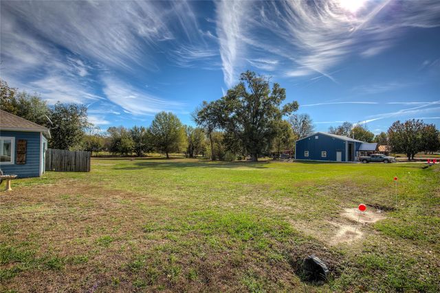 423 Oak Leaf Trail, East Tawakoni, TX 75472