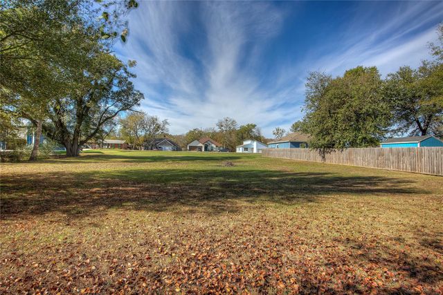 423 Oak Leaf Trail, East Tawakoni, TX 75472