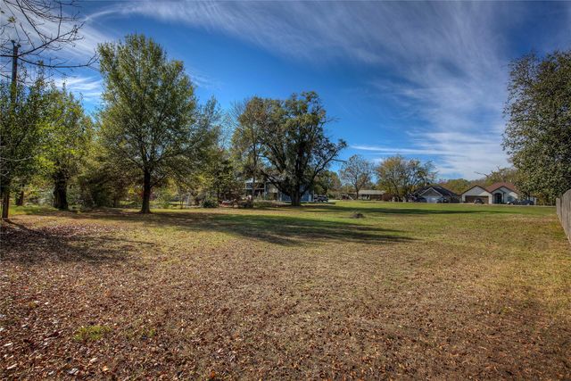 423 Oak Leaf Trail, East Tawakoni, TX 75472