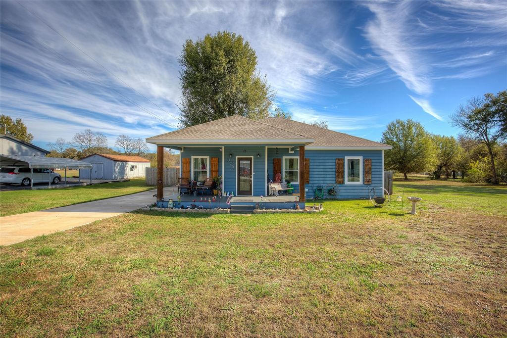 423 Oak Leaf Trail, East Tawakoni, TX 75472