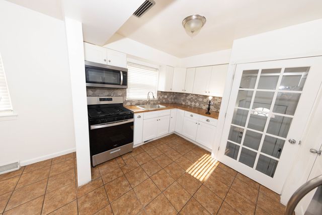 2718 East Avenue, Berwyn, IL 60402