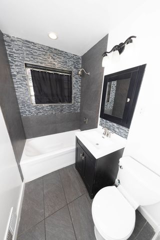 2718 East Avenue, Berwyn, IL 60402