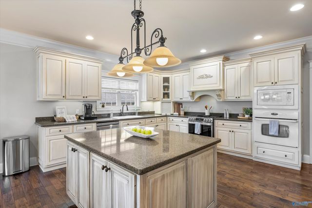 142 Oak Brook Circle, Madison, AL 35758