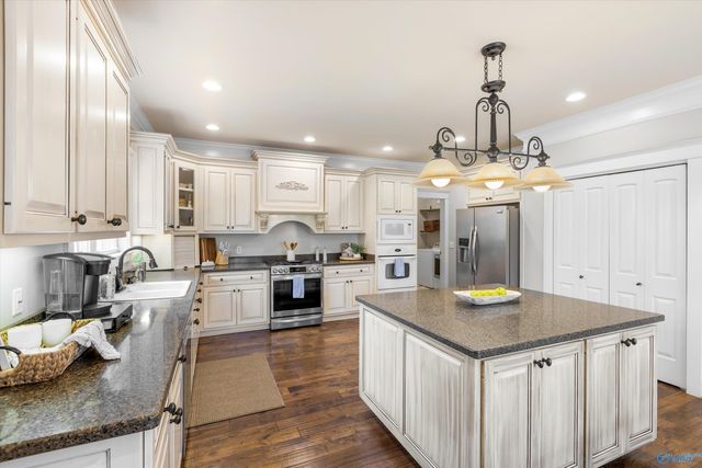 142 Oak Brook Circle, Madison, AL 35758