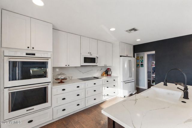 6820 N 23RD Place, Phoenix, AZ 85016