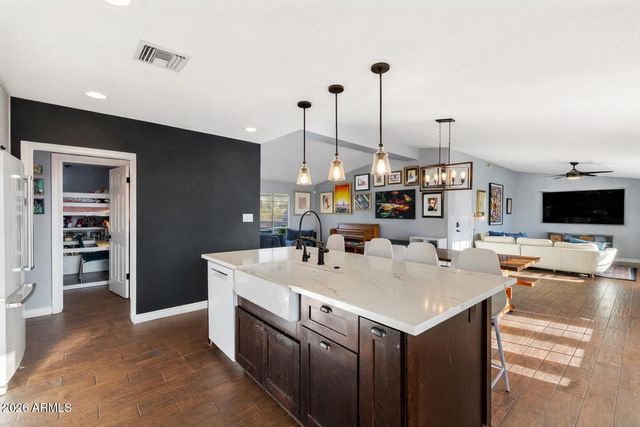 6820 N 23RD Place, Phoenix, AZ 85016