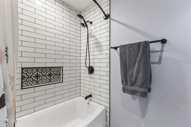 6820 N 23RD Place, Phoenix, AZ 85016