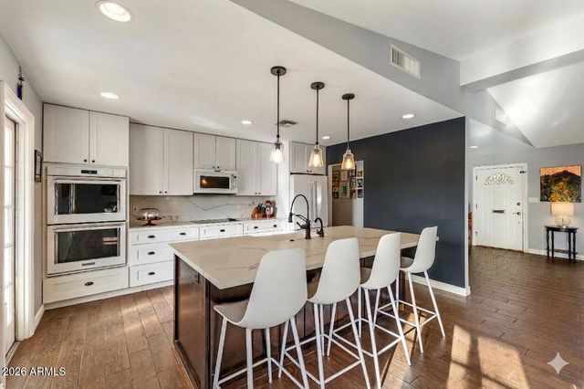 6820 N 23RD Place, Phoenix, AZ 85016