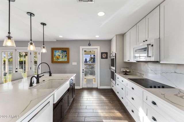 6820 N 23RD Place, Phoenix, AZ 85016