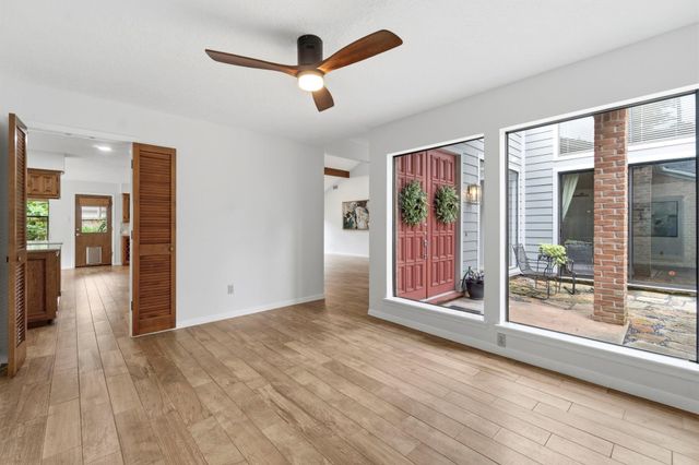 17 Greenridge Forest Drive, The Woodlands, TX 77381