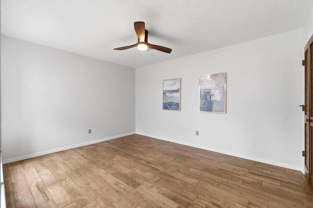 17 Greenridge Forest Drive, The Woodlands, TX 77381