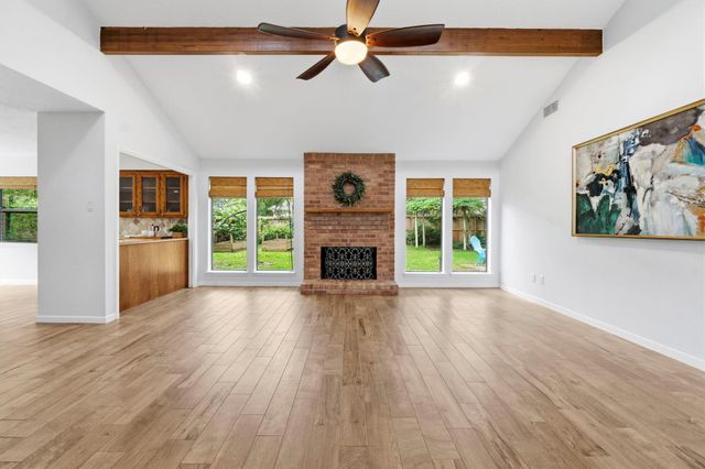 17 Greenridge Forest Drive, The Woodlands, TX 77381