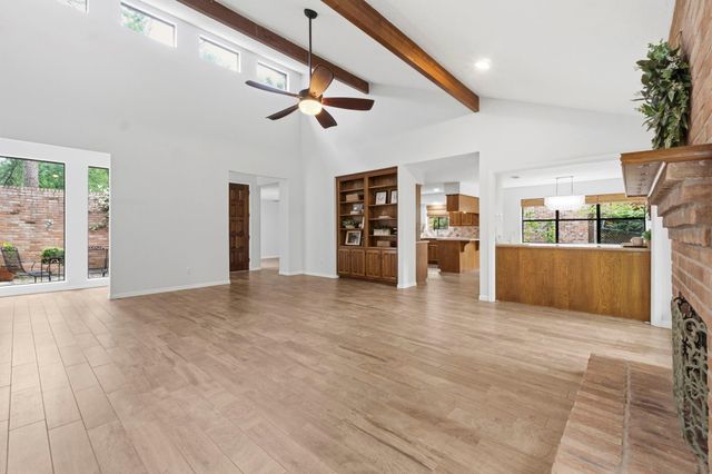 17 Greenridge Forest Drive, The Woodlands, TX 77381