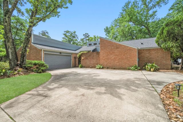 17 Greenridge Forest Drive, The Woodlands, TX 77381