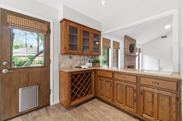 17 Greenridge Forest Drive, The Woodlands, TX 77381