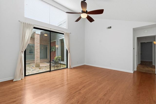 17 Greenridge Forest Drive, The Woodlands, TX 77381