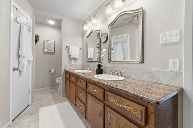 17 Greenridge Forest Drive, The Woodlands, TX 77381