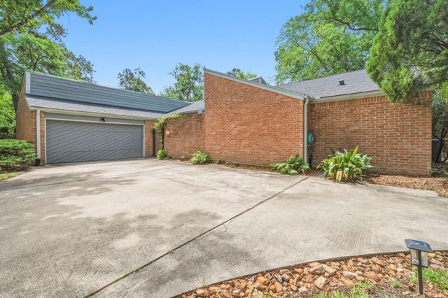 17 Greenridge Forest Drive, The Woodlands, TX 77381