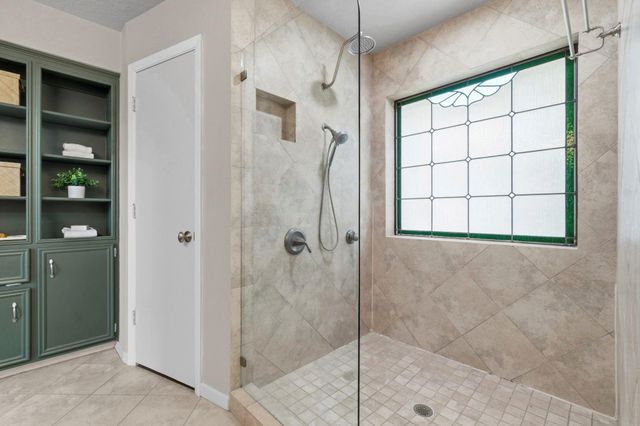 17 Greenridge Forest Drive, The Woodlands, TX 77381