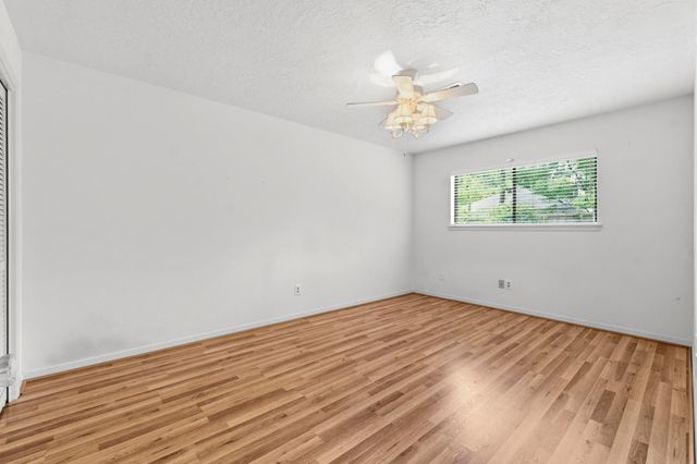 17 Greenridge Forest Drive, The Woodlands, TX 77381