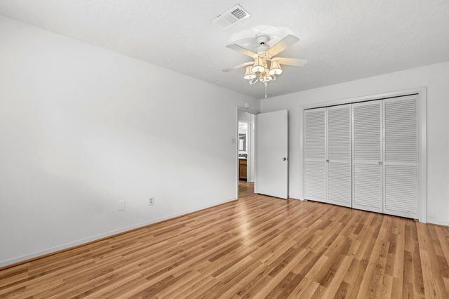 17 Greenridge Forest Drive, The Woodlands, TX 77381