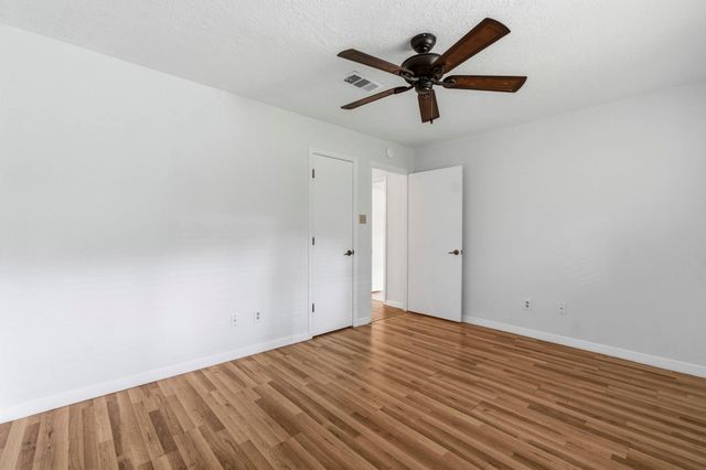 17 Greenridge Forest Drive, The Woodlands, TX 77381