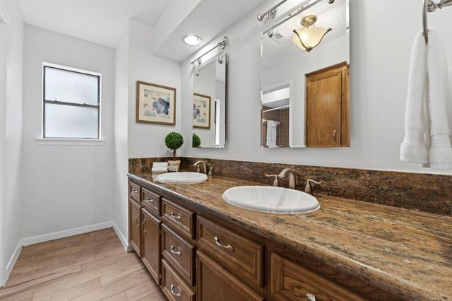 17 Greenridge Forest Drive, The Woodlands, TX 77381