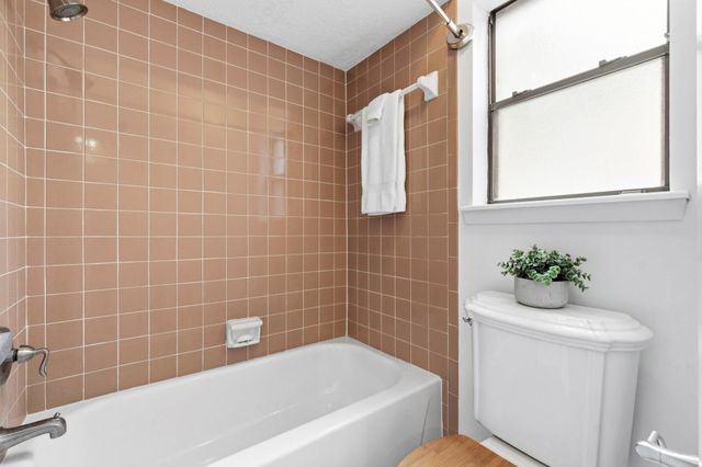 17 Greenridge Forest Drive, The Woodlands, TX 77381