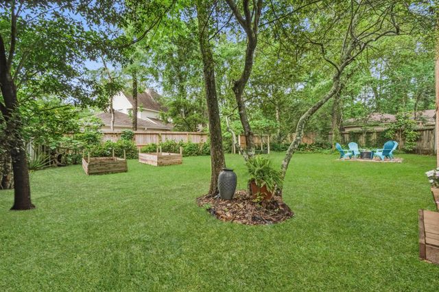 17 Greenridge Forest Drive, The Woodlands, TX 77381