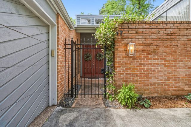 17 Greenridge Forest Drive, The Woodlands, TX 77381