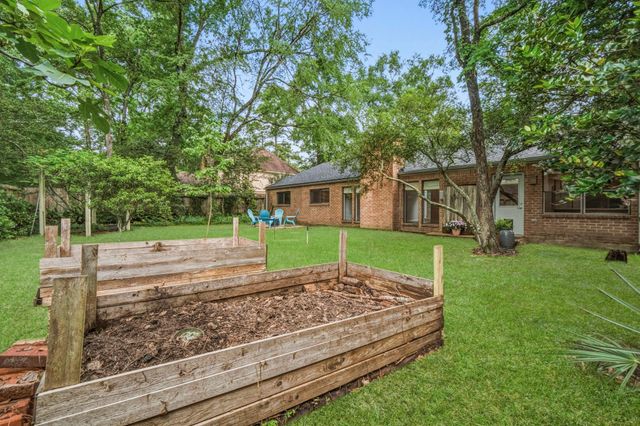 17 Greenridge Forest Drive, The Woodlands, TX 77381