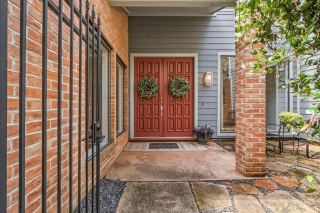 17 Greenridge Forest Drive, The Woodlands, TX 77381