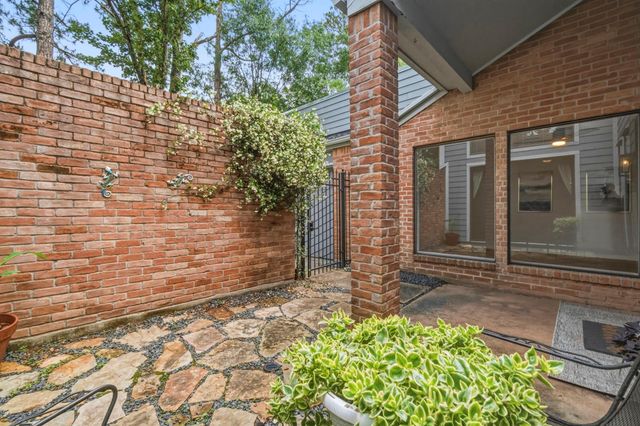 17 Greenridge Forest Drive, The Woodlands, TX 77381