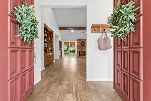 17 Greenridge Forest Drive, The Woodlands, TX 77381