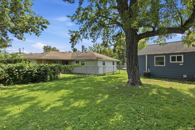 919 Dover Drive, South Bend, IN 46614