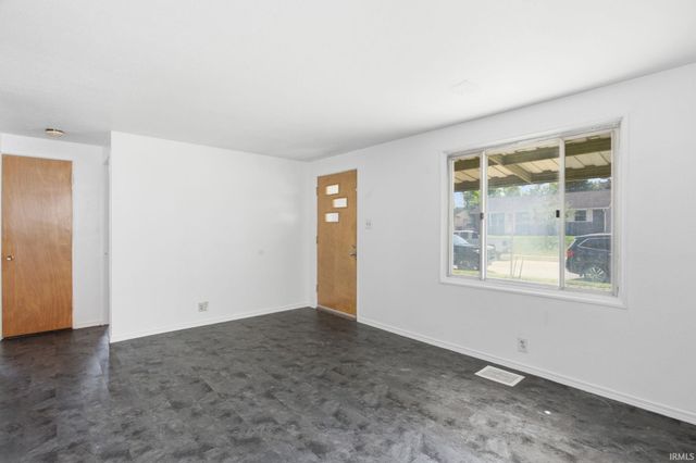 919 Dover Drive, South Bend, IN 46614
